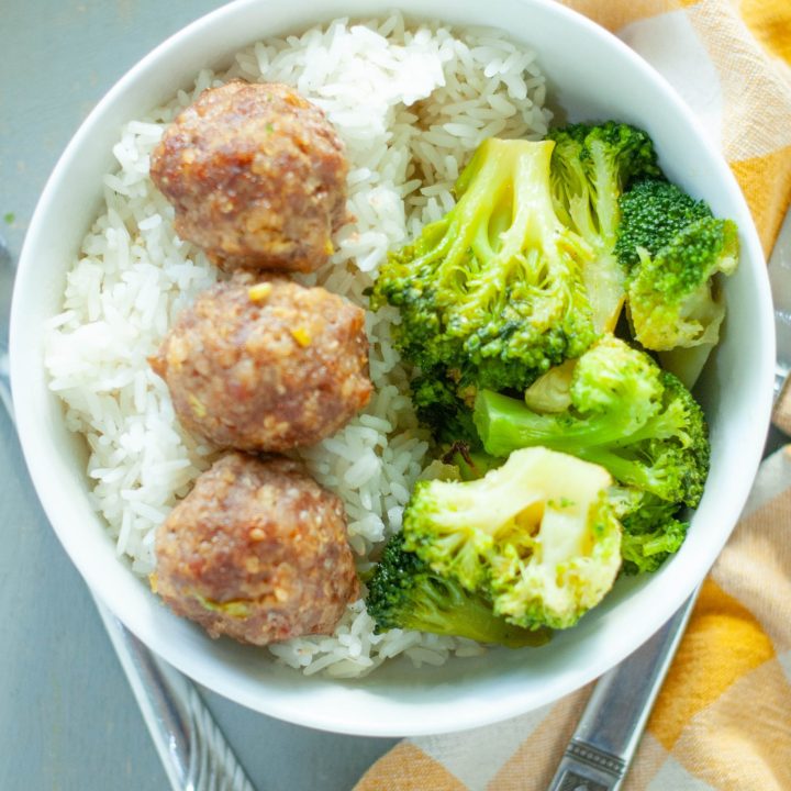 egg-free-asian-quinoa-meatballs-close-upin-a-bowl