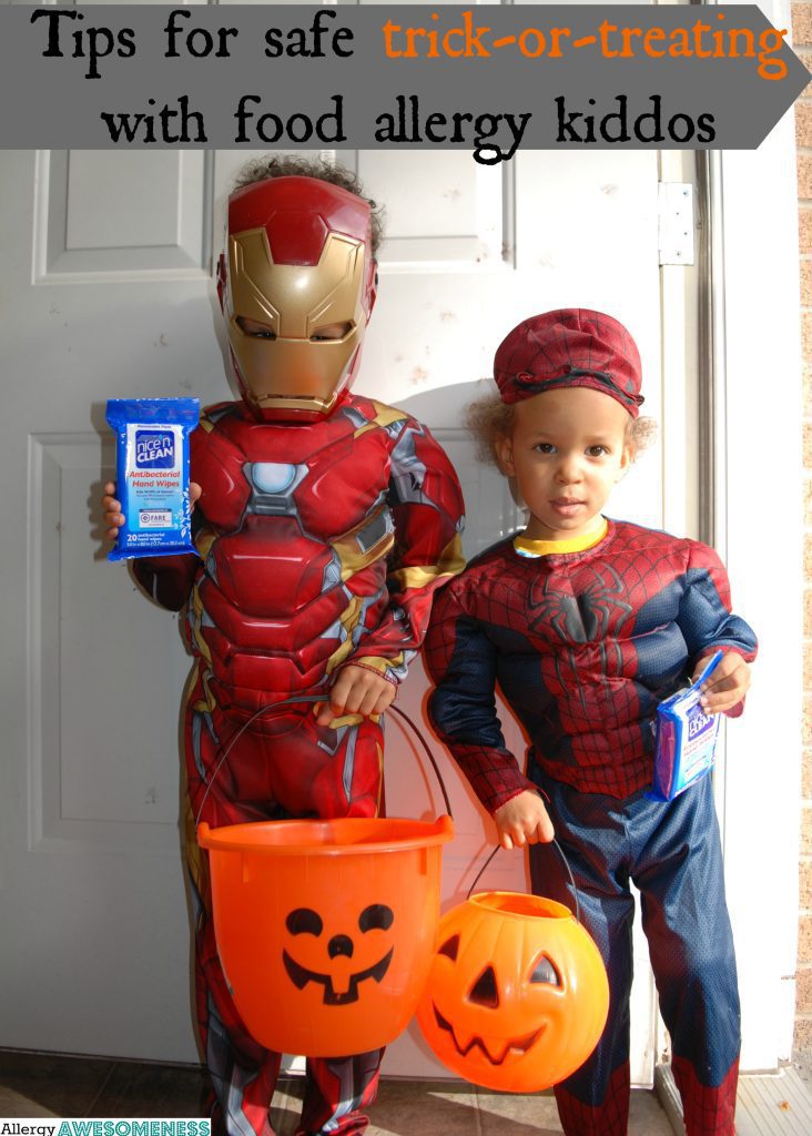 Trick-or-Treating-with-food-allergies-by-AllergyAwesomeness.com