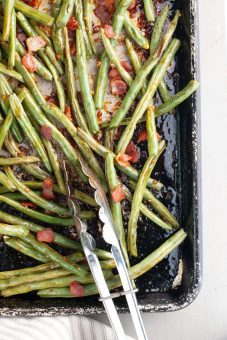 Oven Roasted Garlic, Bacon & Brown Sugar Green Beans + VIDEO