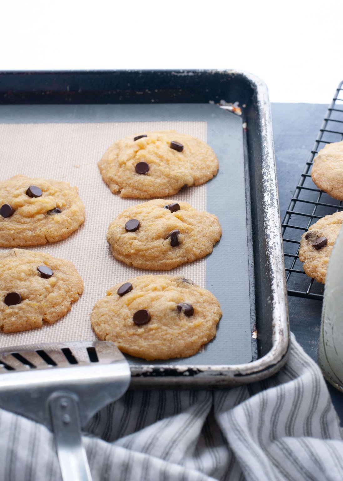 Soft Allergyfriendly Chocolate Chip Cookies (Gluten, dairy, egg, & nut