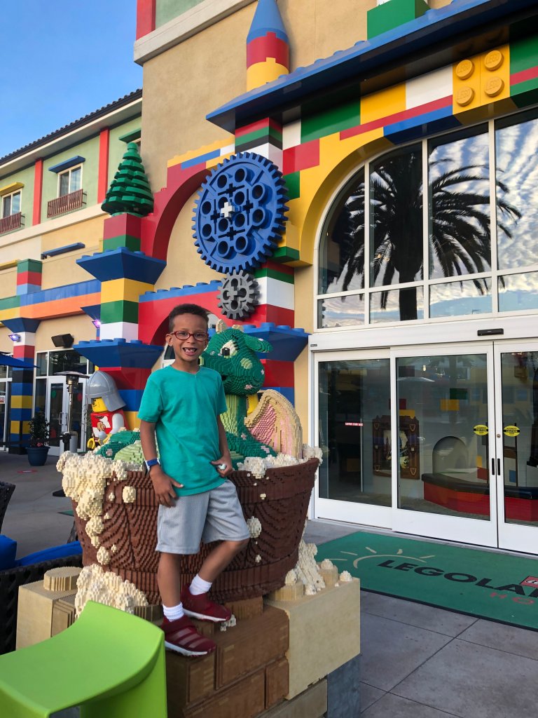 kid-with-food-allergies-at-legoland
