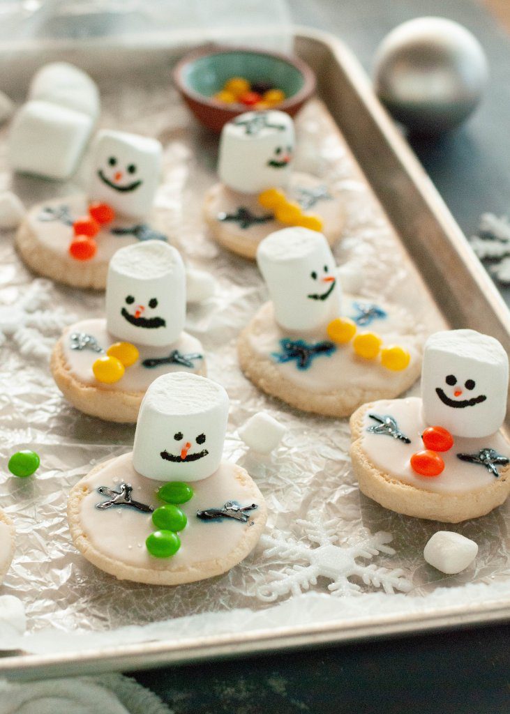 how-to-make-egg-free-royal-icing-snowman-cookies