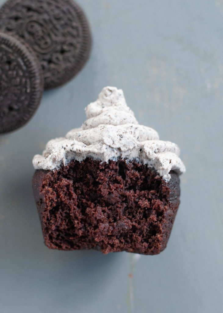 gluten-free-dairy-free-cookies-and-cream-cupcakes