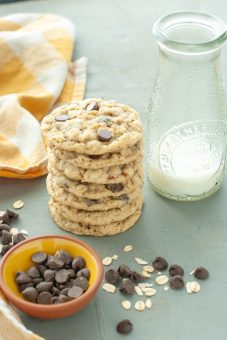 Gluten Free Oatmeal Cookies (Raisin or Chocolate Chip) + VIDEO