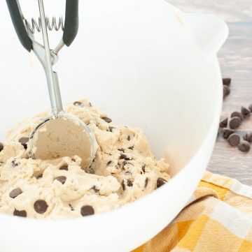 edible-gluten-free-cookie-dough-in-a-white-bowl-with-a-cookie-scoop
